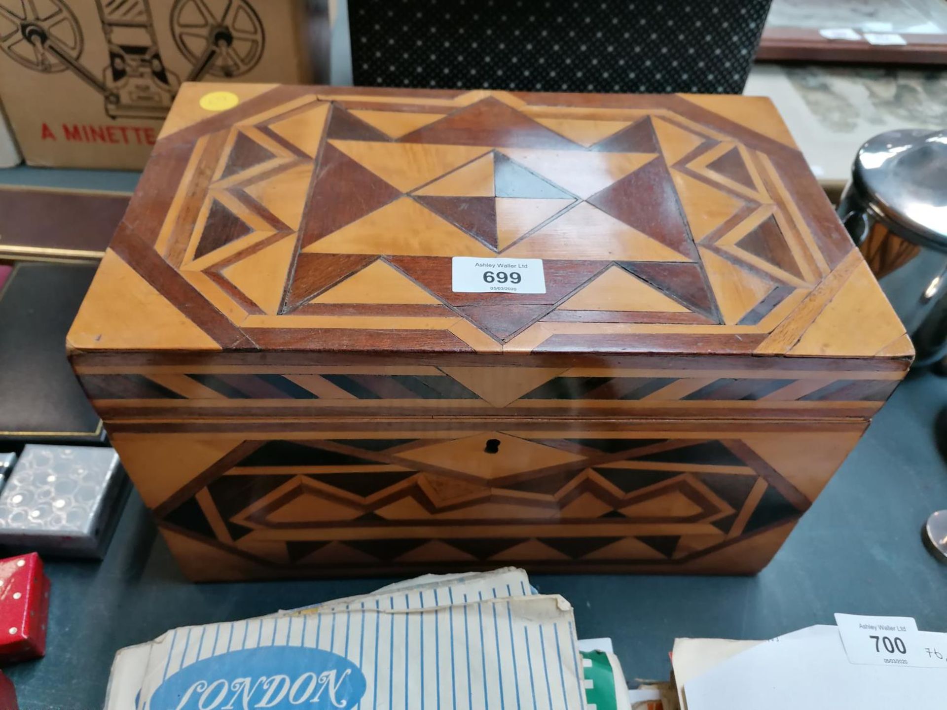 A VINTAGE MARQUETRY DESIGN WOODEN JEWELLERY BOX