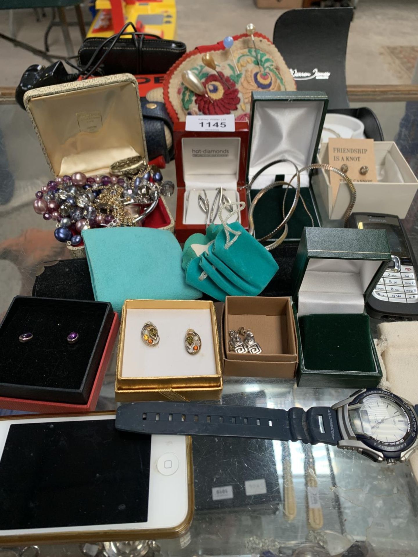 A LARGE COLLECTION OF ASSORTED ITEMS TO INCLUDE COSTUME JEWELLERY, SILVER NECKLACES AND EARRINGS, - Image 2 of 2