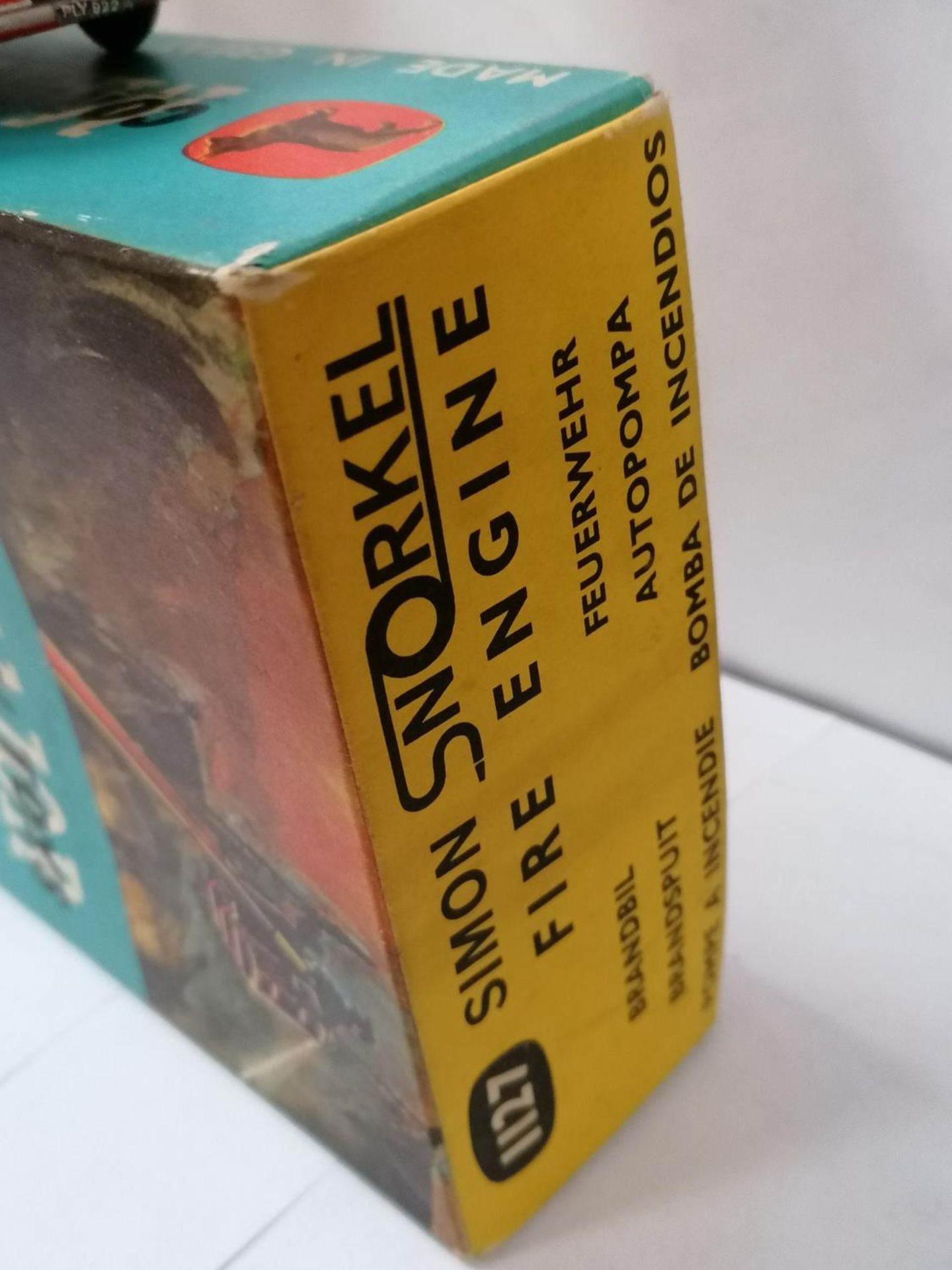 A CORGI MAJOR TOYS SIMON SNORKEL FIRE ENGINE IN ORIGINAL BOX - MODEL NUMBER 1127 - Image 5 of 5