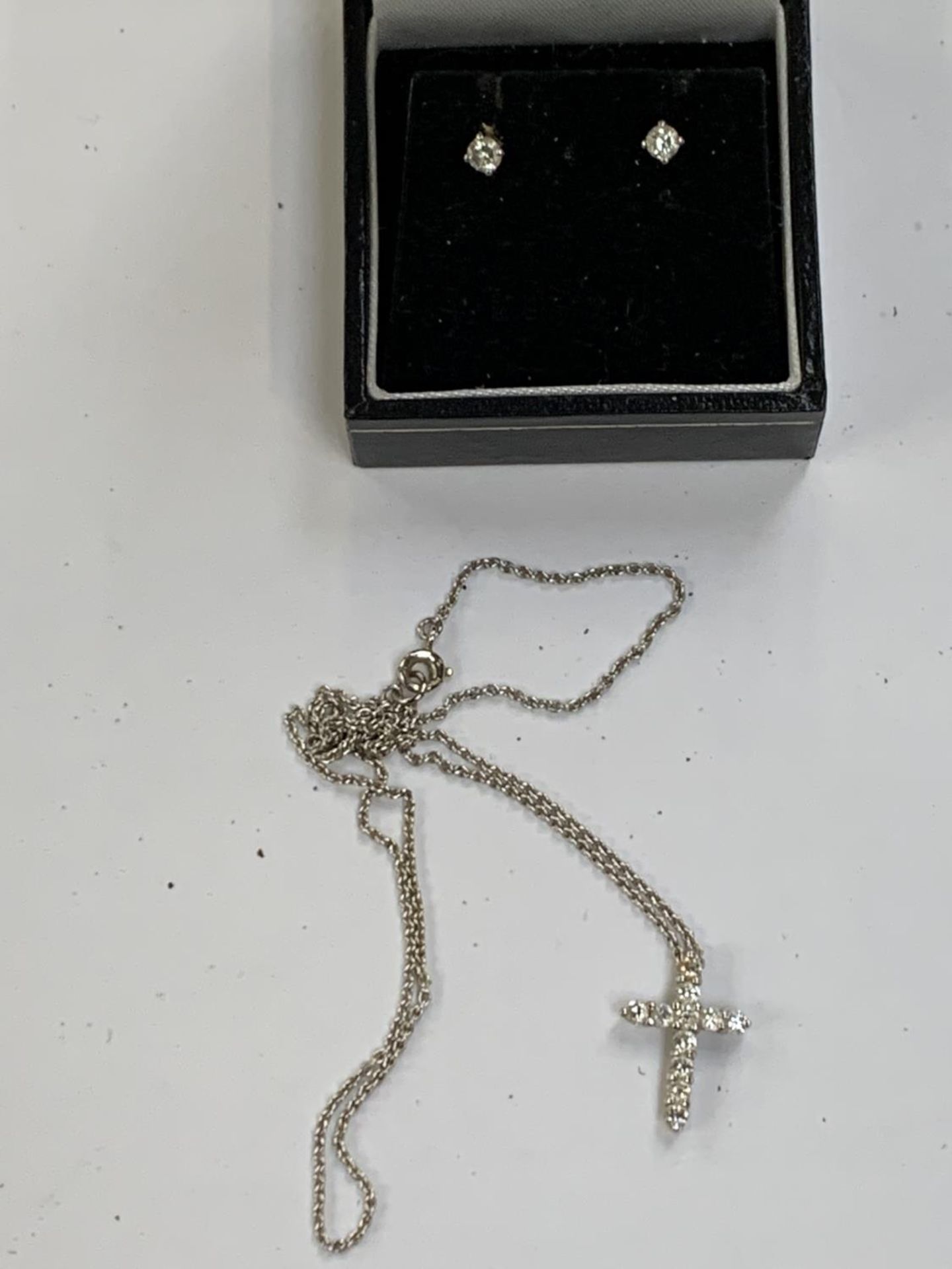 A PAIR OF DIAMOND EARRINGS WITH A DIAMOND NECKLACE, UNMARKED NECKLACE AND EARRING MOUNTS - Image 2 of 2