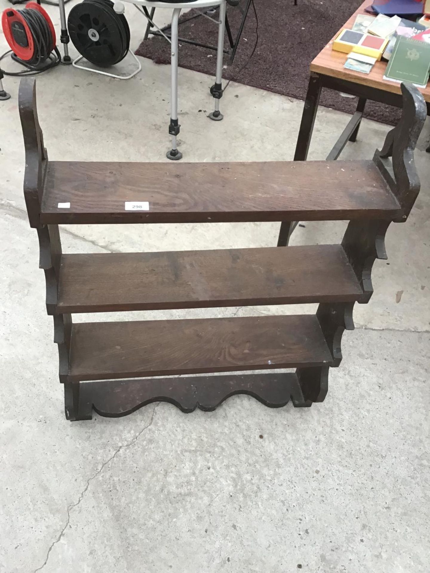 AN OAK SHELVING UNIT WITH FOUR SHELVES