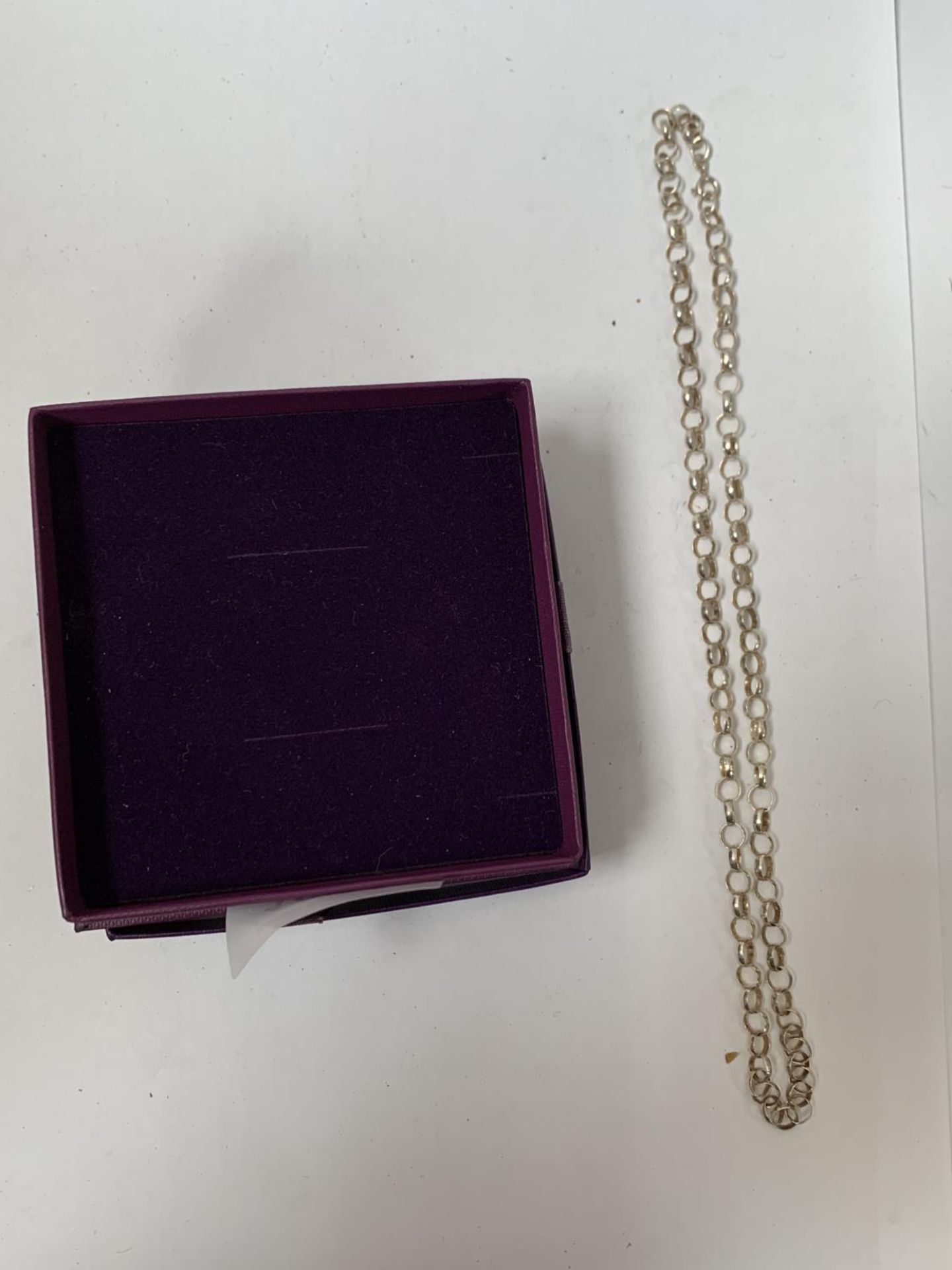 A SILVER NECK CHAIN, BOXED