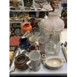 A COLLECTION OF CERAMIC AND GLASS ITEMS TO INCLUDE LAMP, VASES, JUGS ETC
