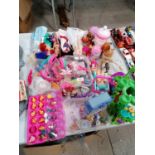 A LARGE LOT OF CHILDREN'S TOYS, DOLLS ETC