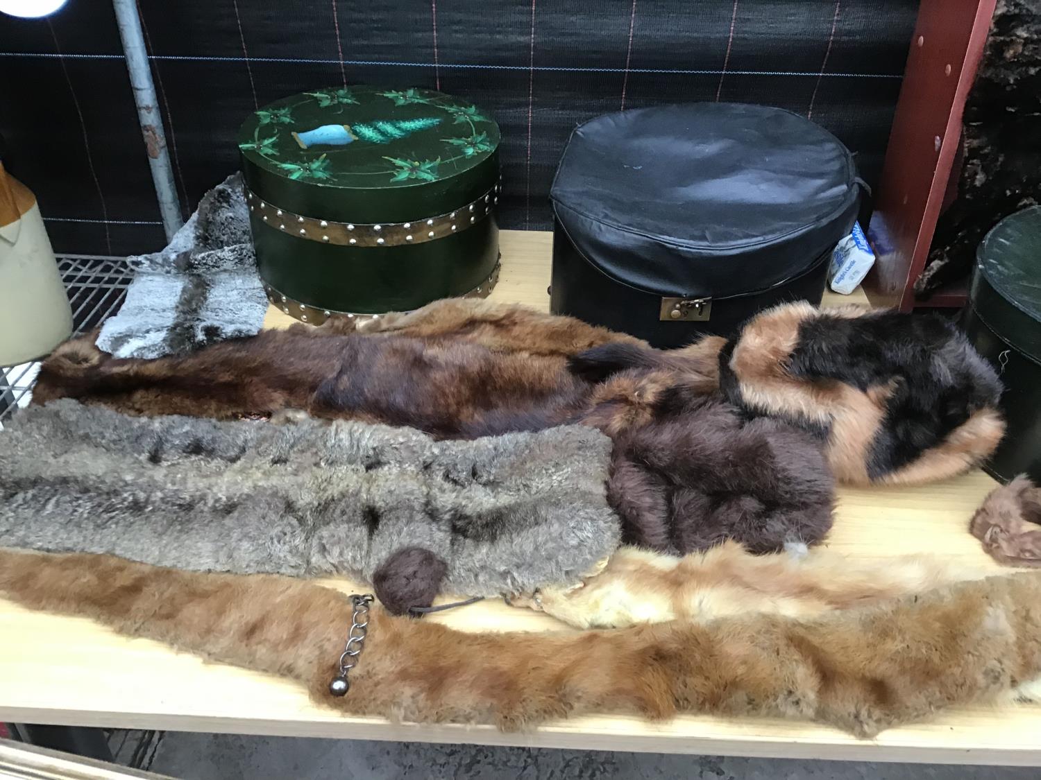 A COLLECTION OF HAT BOXES, FUR STOLES, HATS ETC - Image 3 of 3