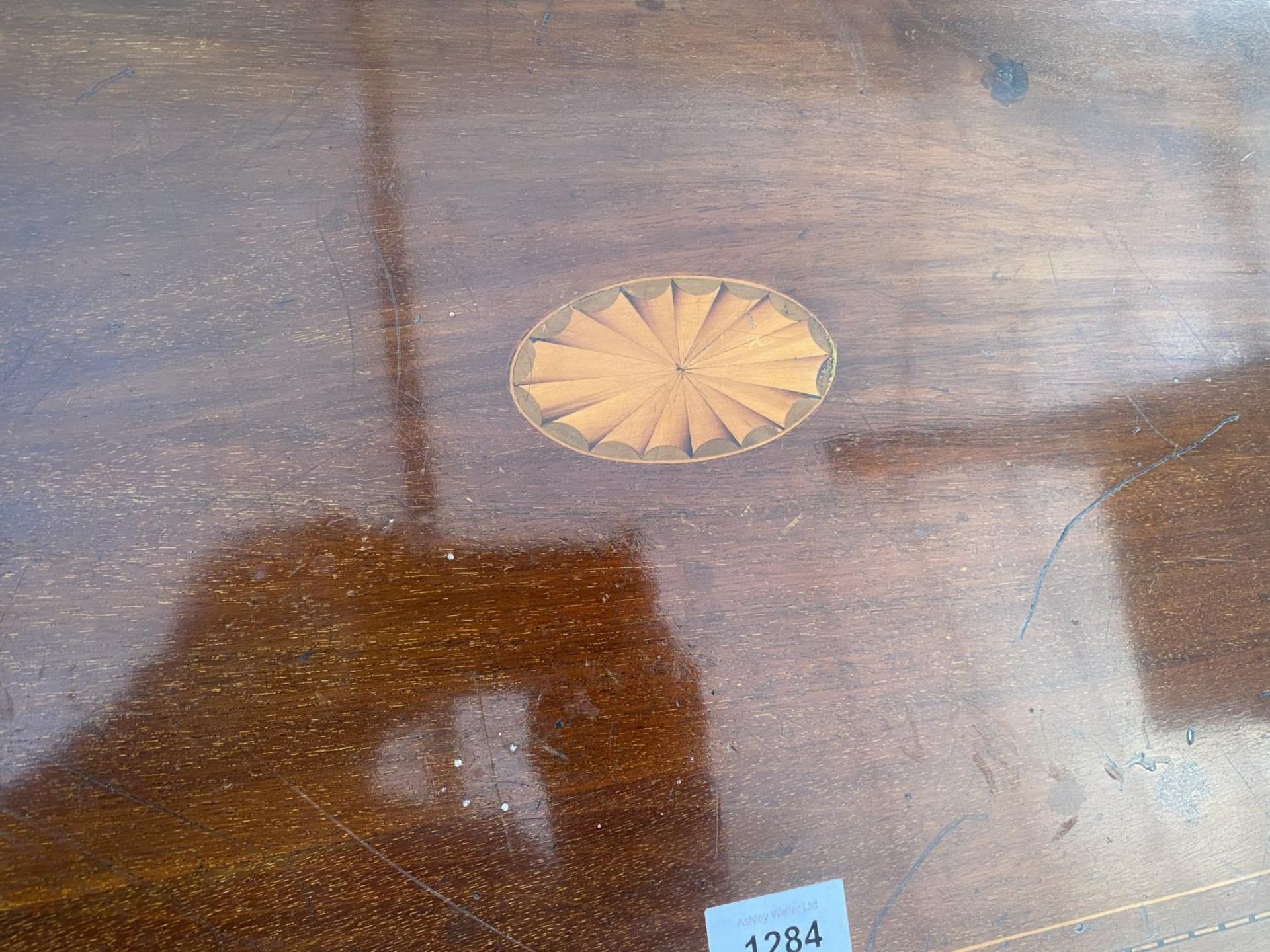 AN INLAID MAHOGANY SIDE TABLE WITH LOWER SHELF - Image 2 of 3