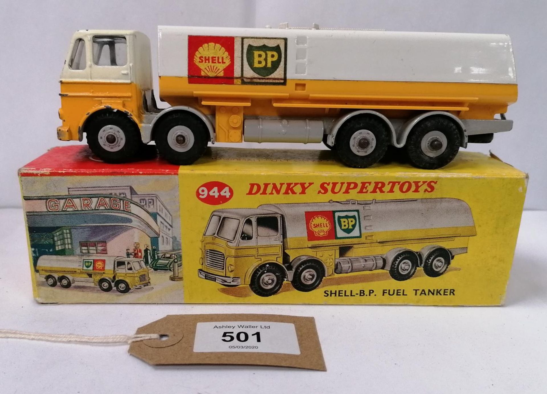 A DINKY SUPERTOYS SHELL BP TANKER IN ORIGINAL BOX - MODEL NUMBER 944