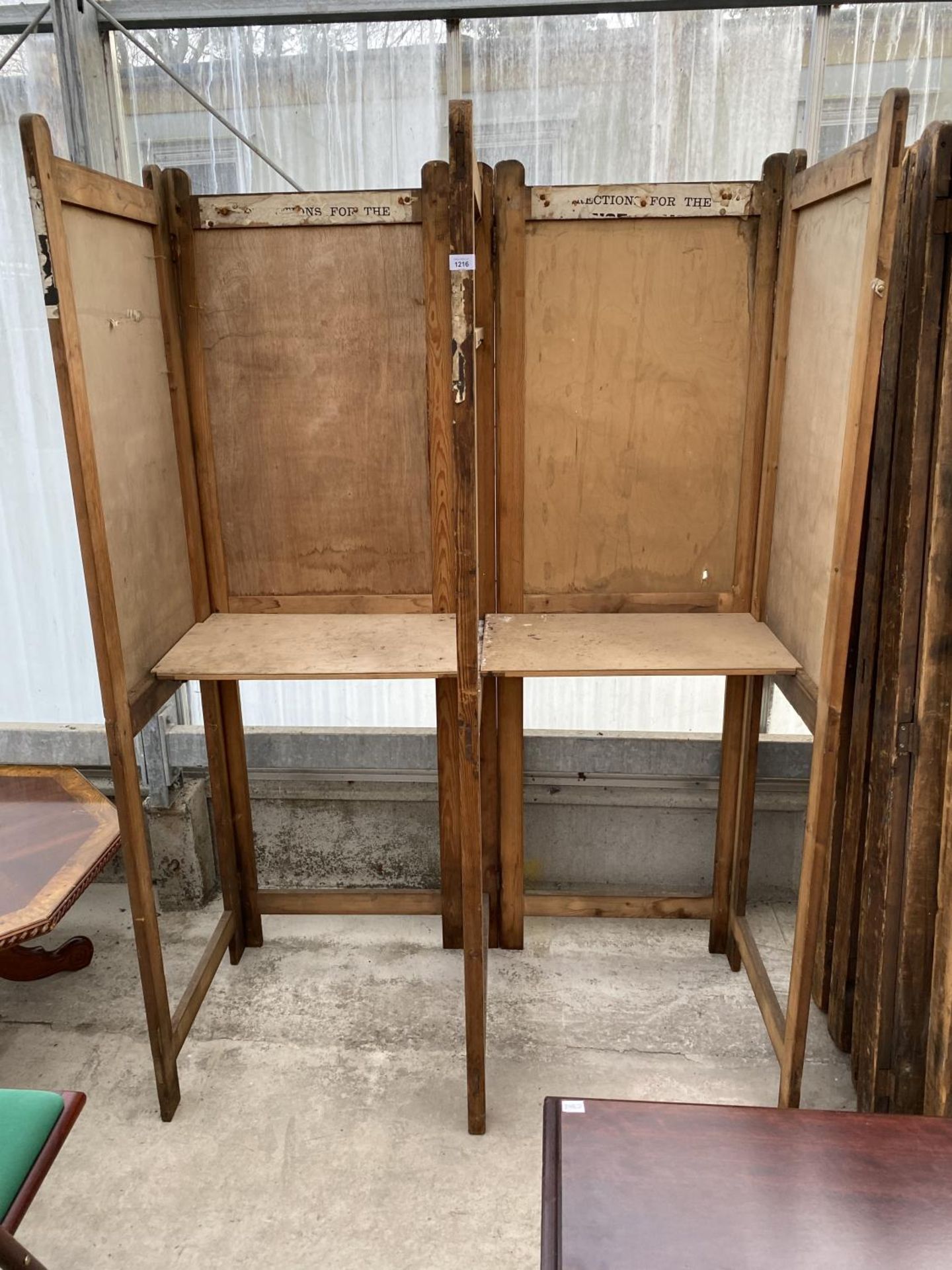 A VINTAGE TWO SECTION FOLDING ELECTION POLLING BOOTH (IMAGES SHOW SIMILAR LOT)