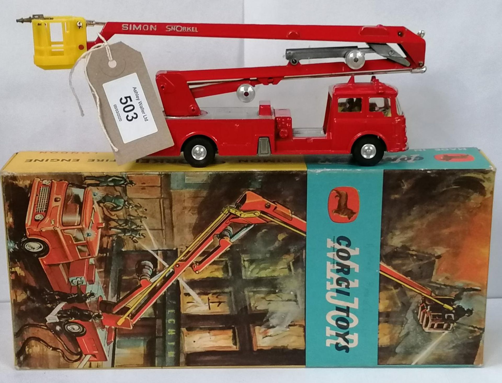 A CORGI MAJOR TOYS SIMON SNORKEL FIRE ENGINE IN ORIGINAL BOX - MODEL NUMBER 1127