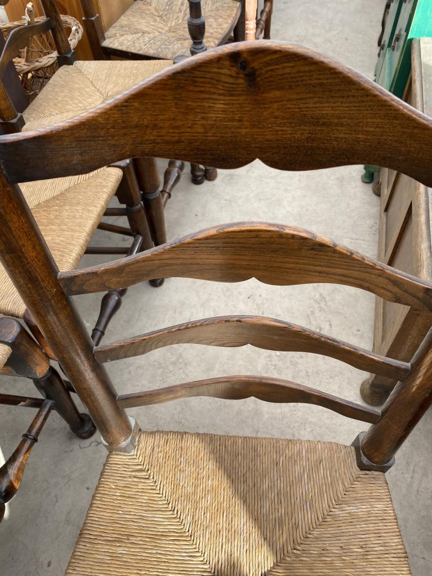 SEVEN OAK MACCLESFIELD DINING CHAIRS WITH LADDER BACKS AND RUSH SEATS - Image 3 of 6