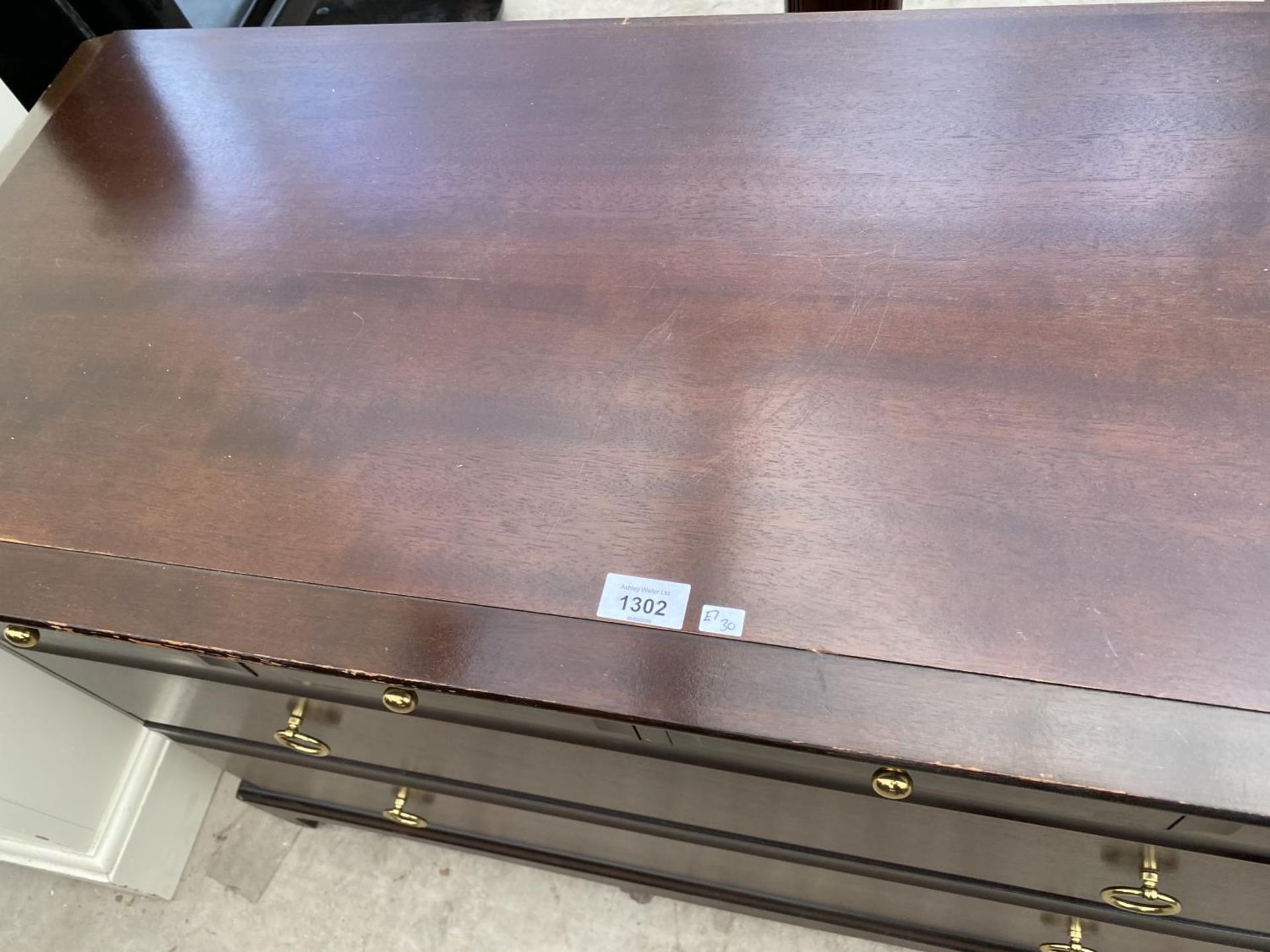 A STAG MINSTREL MAHOGANY CHEST OF FOUR SMALL AND TWO LONG DRAWERS - Image 2 of 3