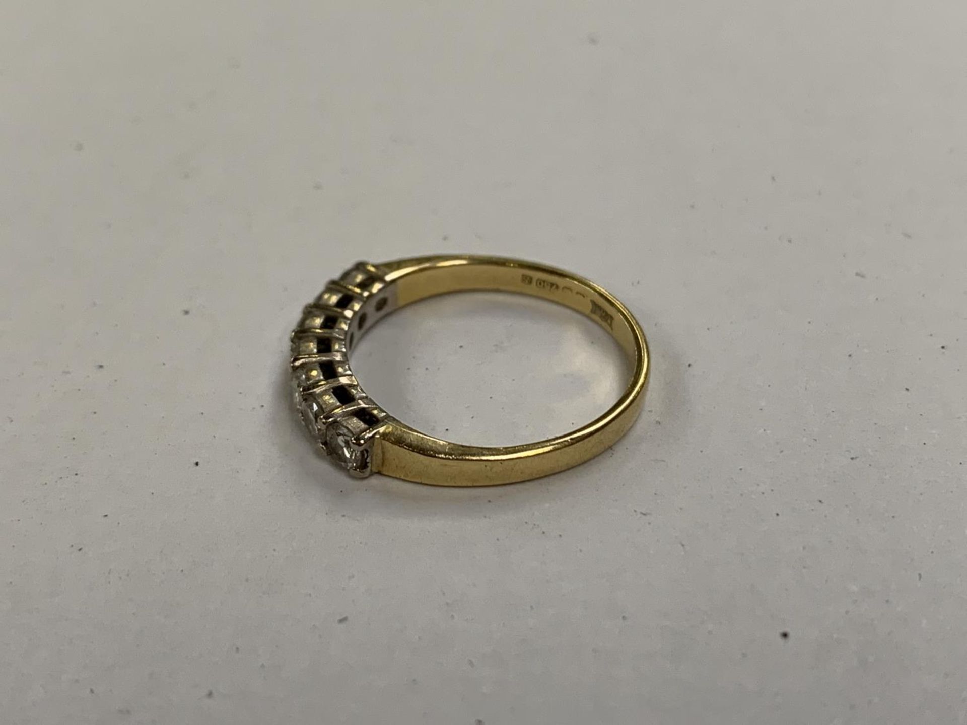 AN 18CT GOLD DIAMOND RING - Image 2 of 3