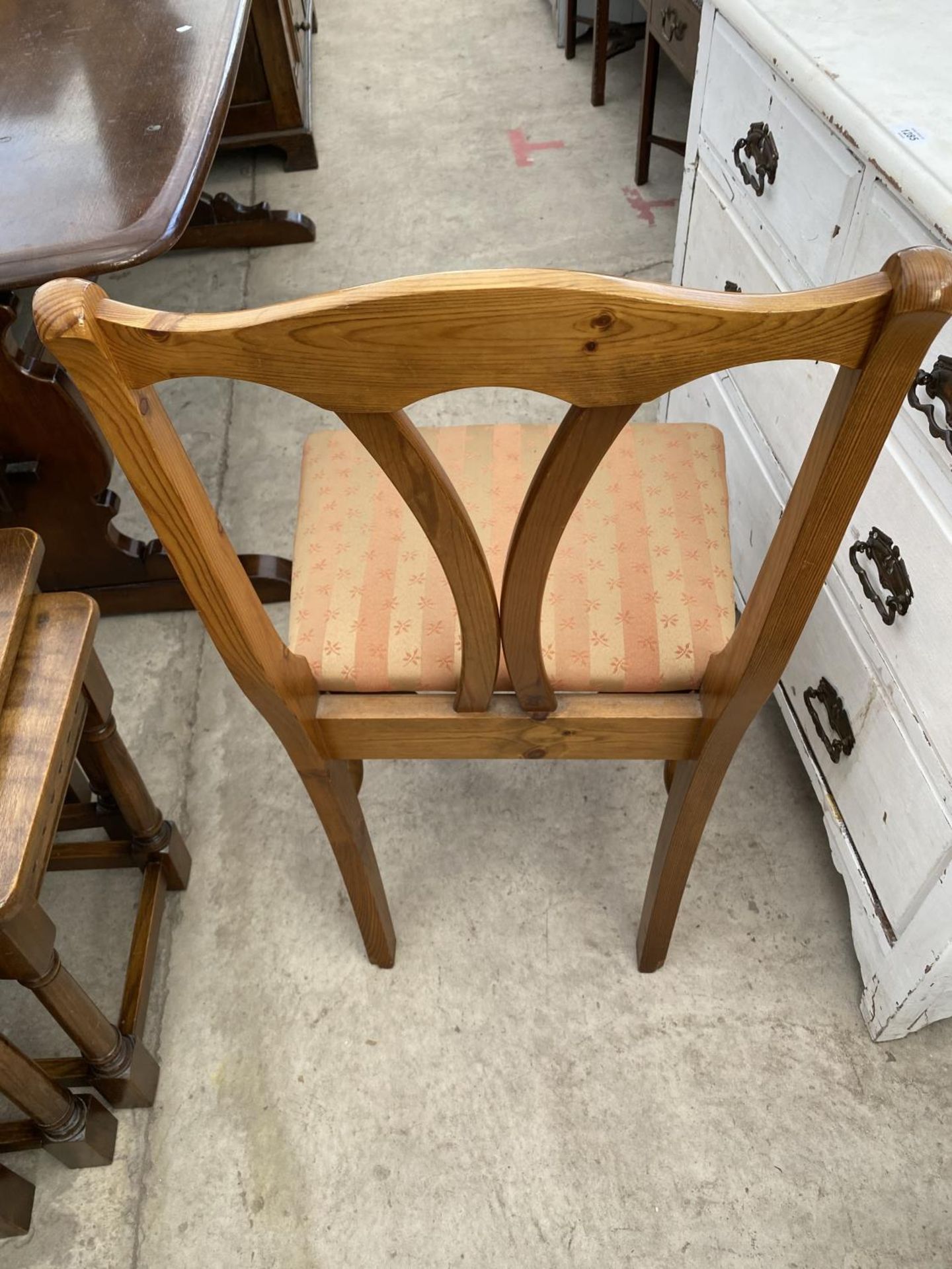 A PINE DINING TABLE AND FOUR PINE DINING CHAIRS - Image 6 of 6