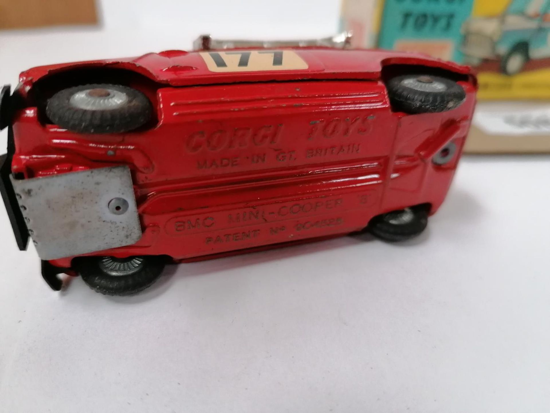 A CORGI TOYS MORRIS MINI COOPER COMPETITION MODEL DIE CAST CAR, WITH ASSOCIATED BOX, MODEL NUMBER - Image 5 of 6