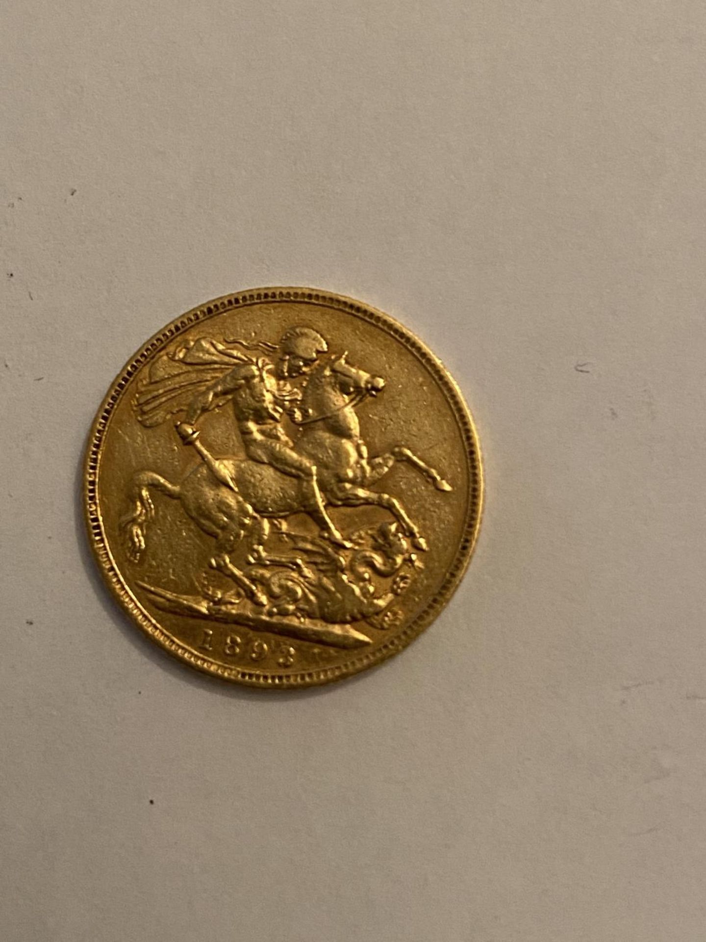 AN 1893 GOLD SOVEREIGN - VICTORIA OLD HEAD