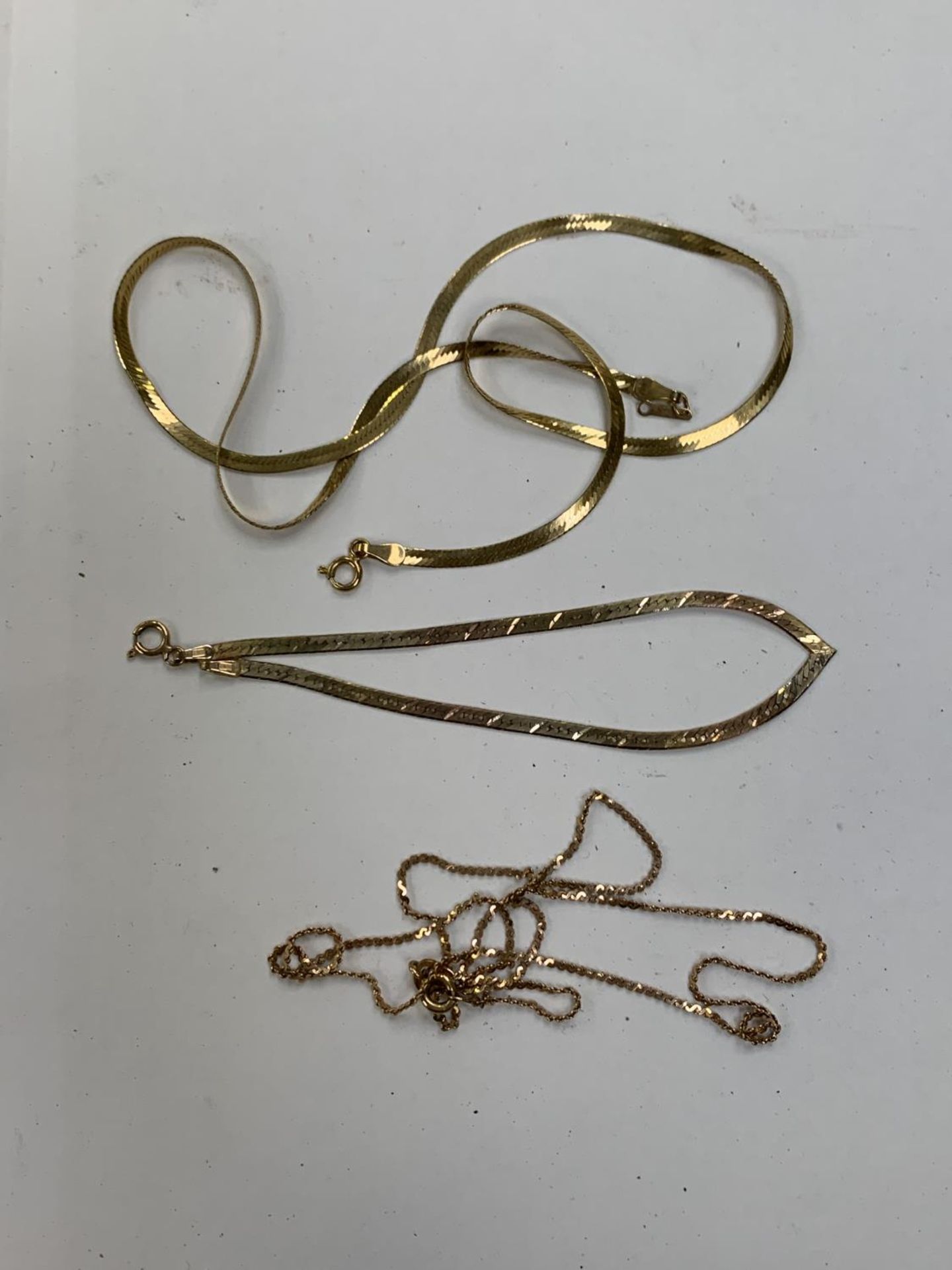 THREE 9CT YELLOW GOLD ITEMS - TWO NECKLACES AND A BRACELET, TOTAL WEIGHT 6.4 GRAMS