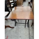 AN INLAID MAHOGANY DROP LEAF DINING TABLE ON TURNED SUPPORTS