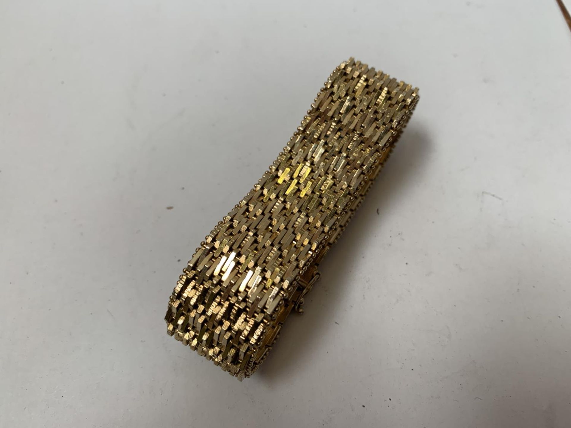 A YELLOW METAL BRACELET - Image 2 of 2