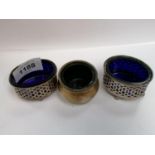 A GROUP OF THREE HALLMARKED SILVER OPEN SALTS WITH BLUE GLASS LINERS