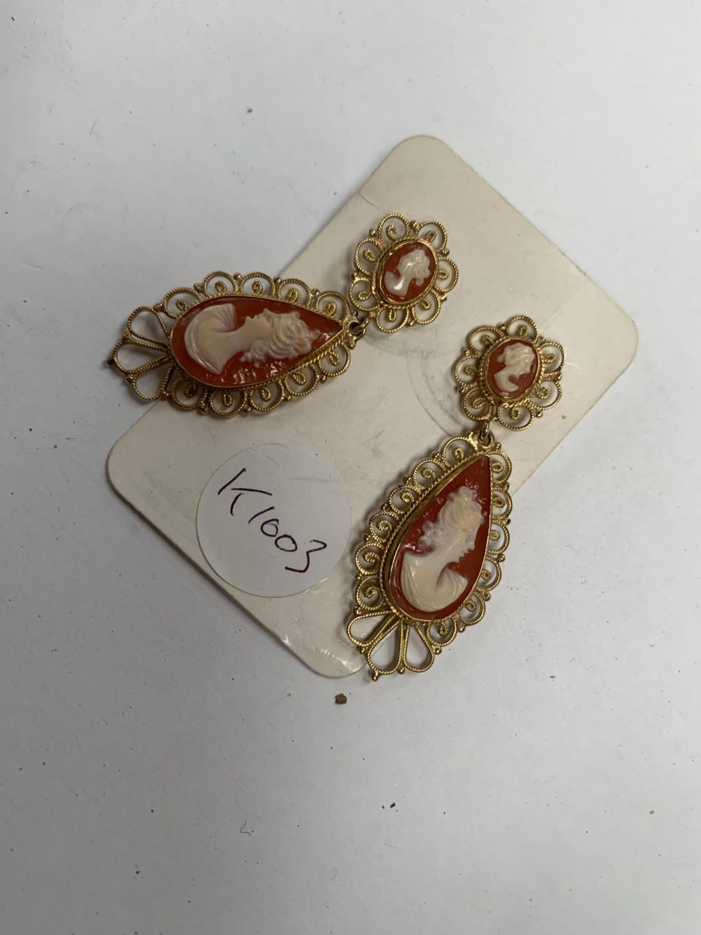 A PAIR OF 9CT YELLOW GOLD CAMEO EARRINGS