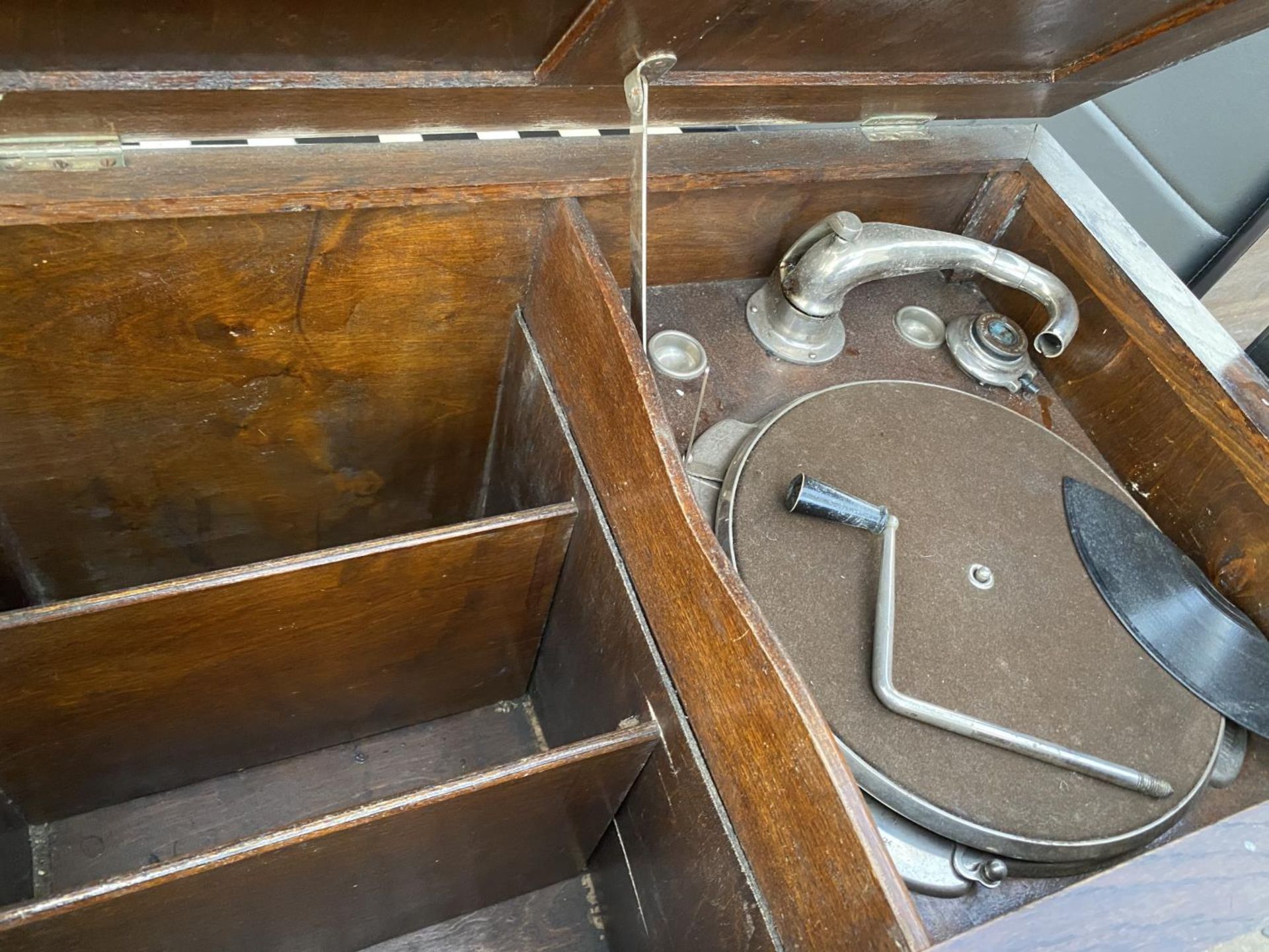 TWO OAK SIDE TABLES ON BARLEY TWIST SUPPORTS AND A VINTAGE OAK GRAMOPHONE CABINET - Image 9 of 10