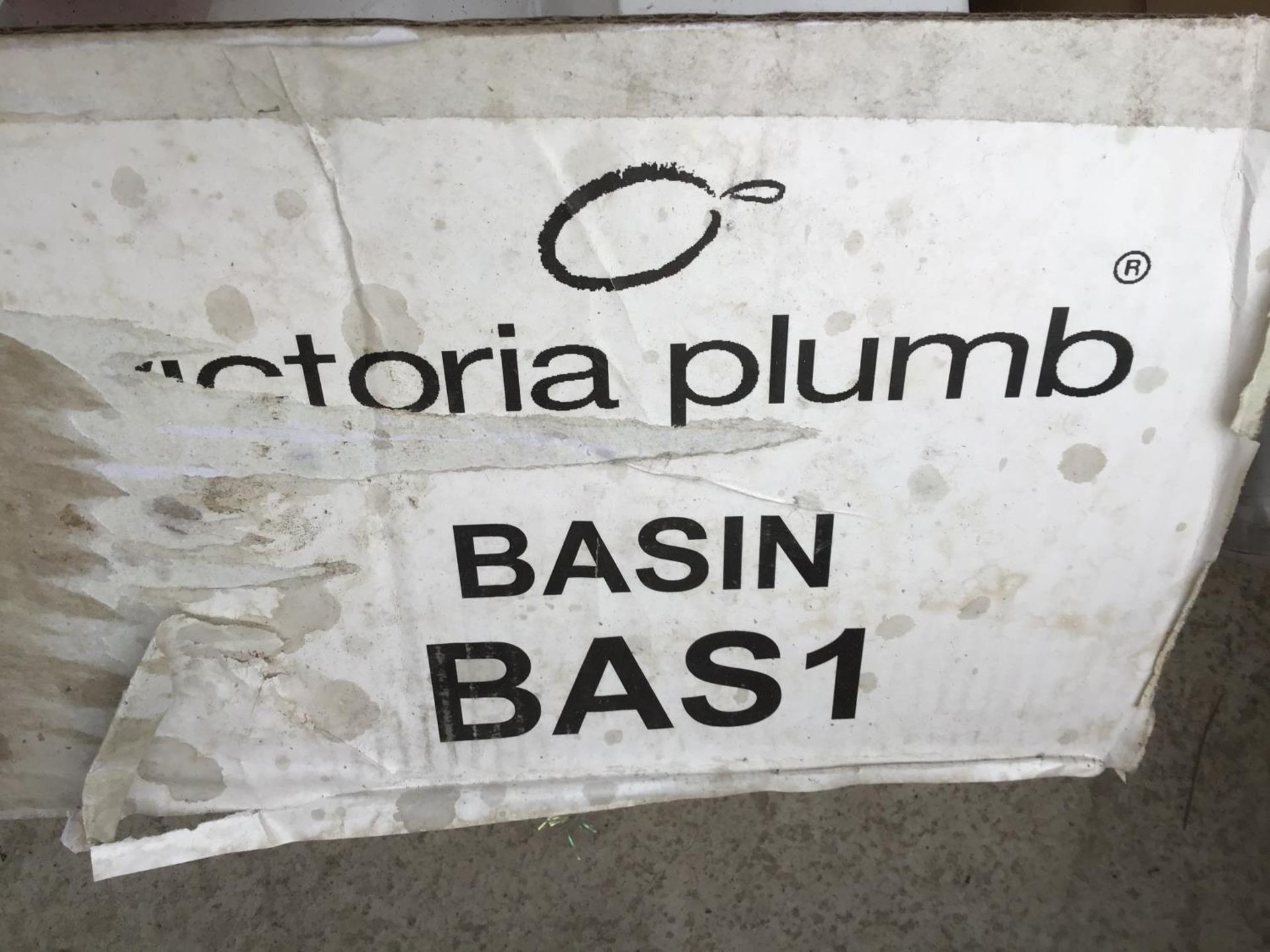 AN AS NEW AND BOXED VICTORIA PLUMB WHITE WASH BASIN BAS1