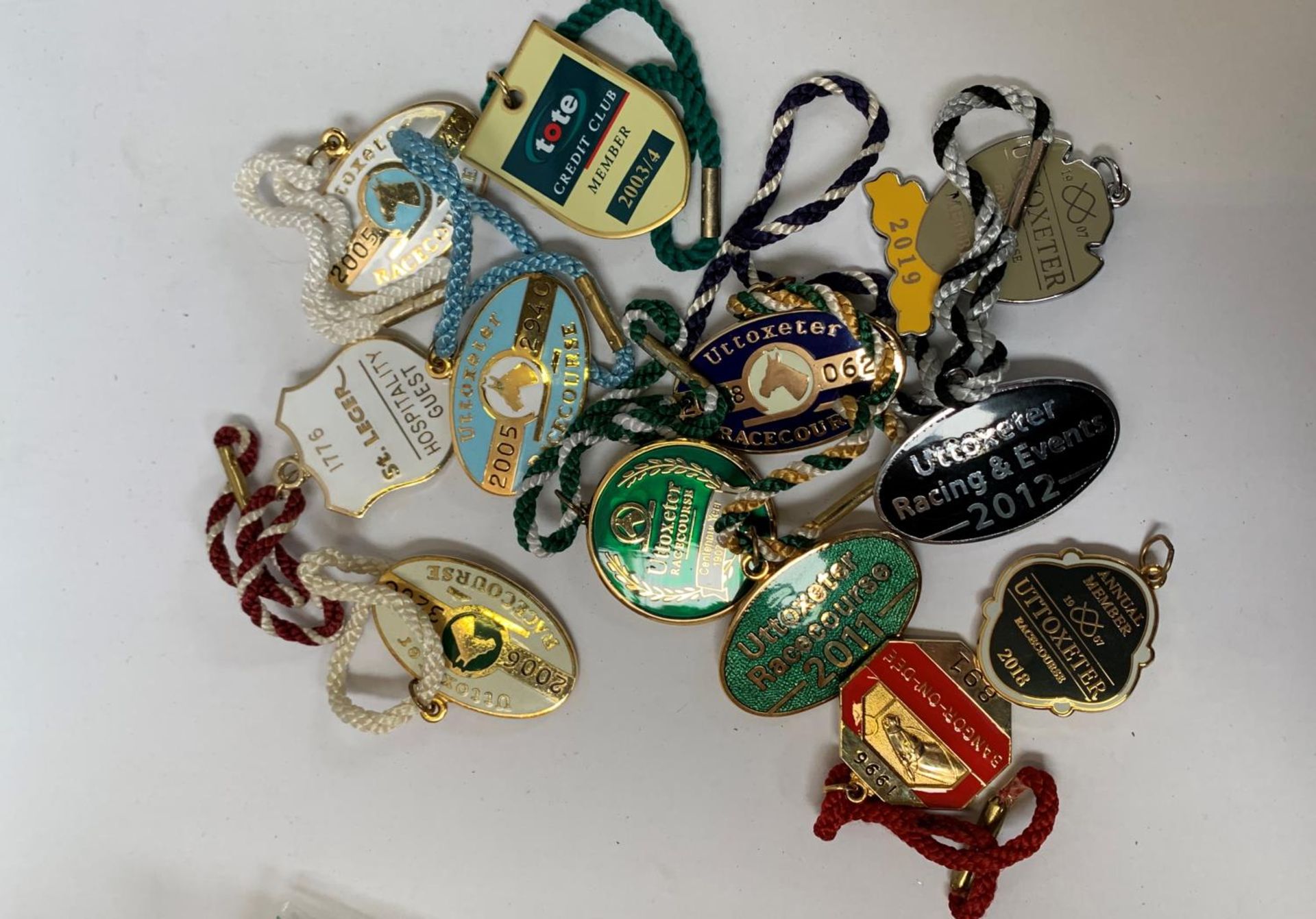 A LARGE COLLECTION OF UTOXETER RACE COURSE BADGES