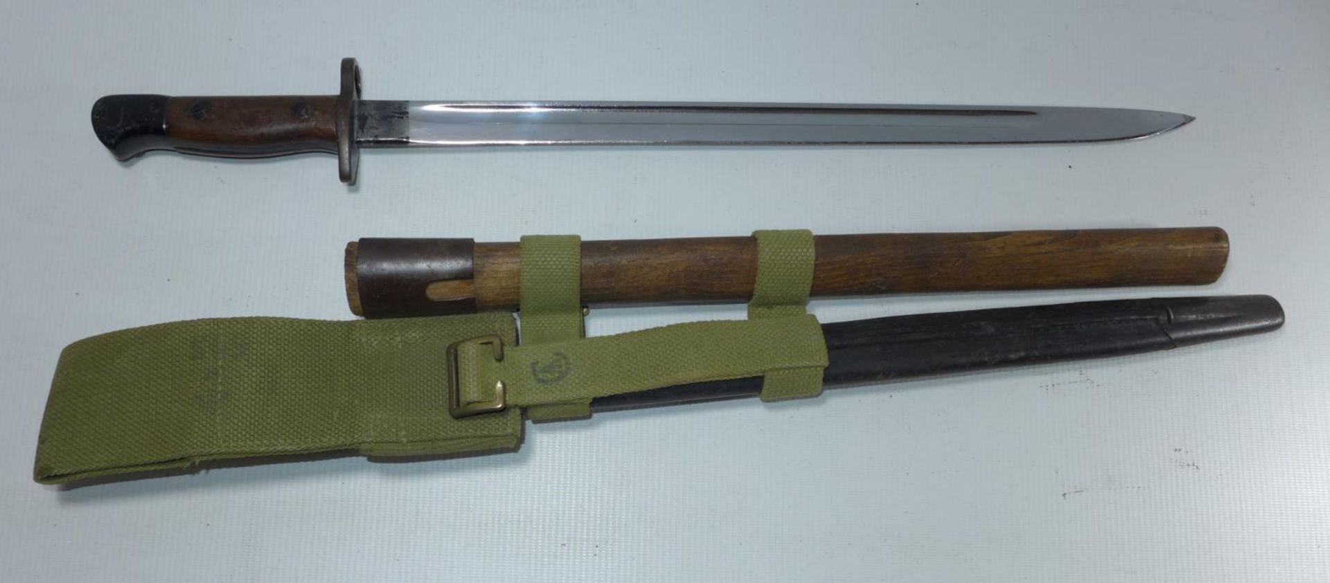 A BRITISH 1907 BAYONET AND HELVE CARRIER - Image 4 of 4