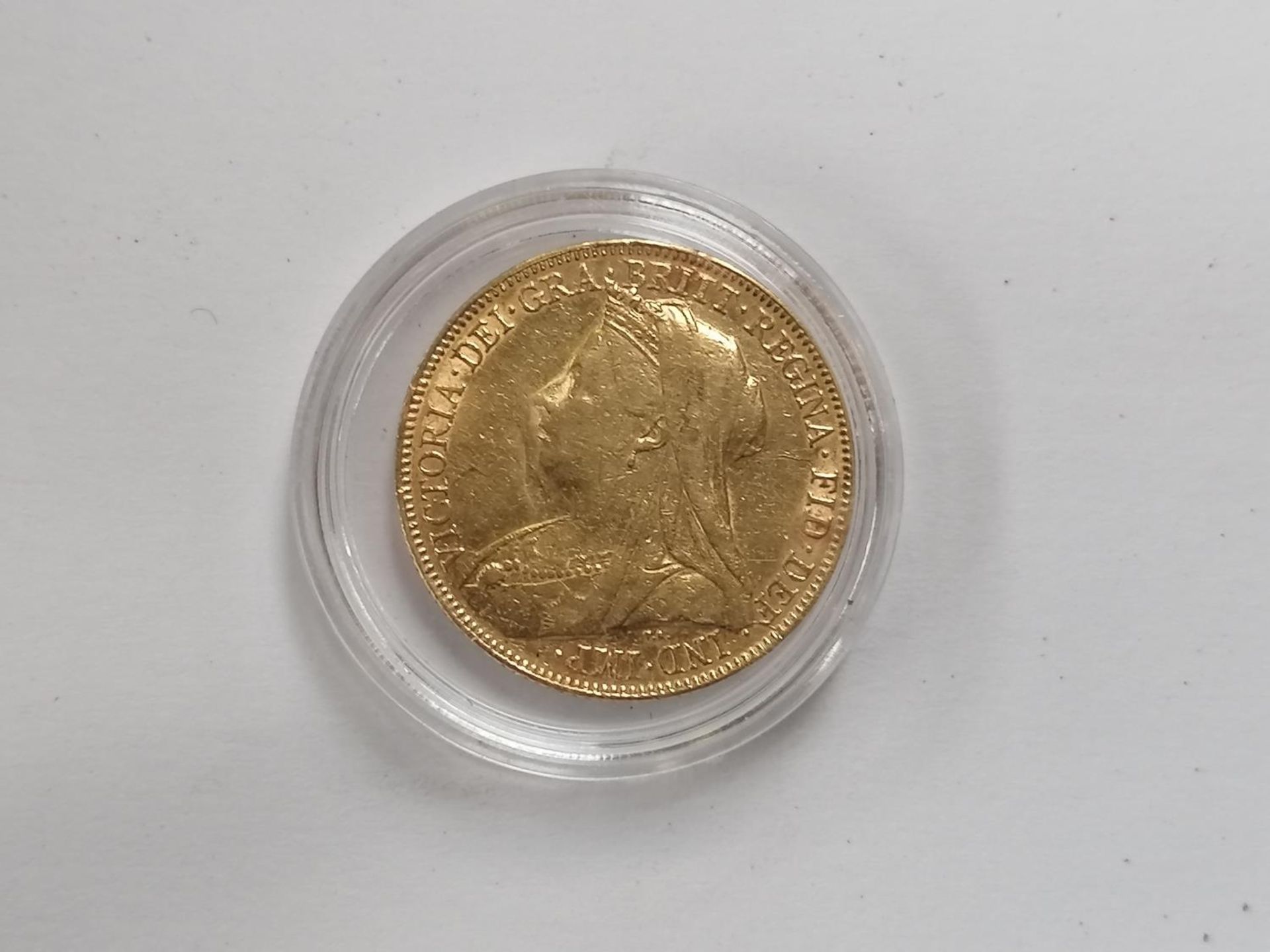 A 1901 VICTORIA GOLD SOVEREIGN - Image 2 of 2