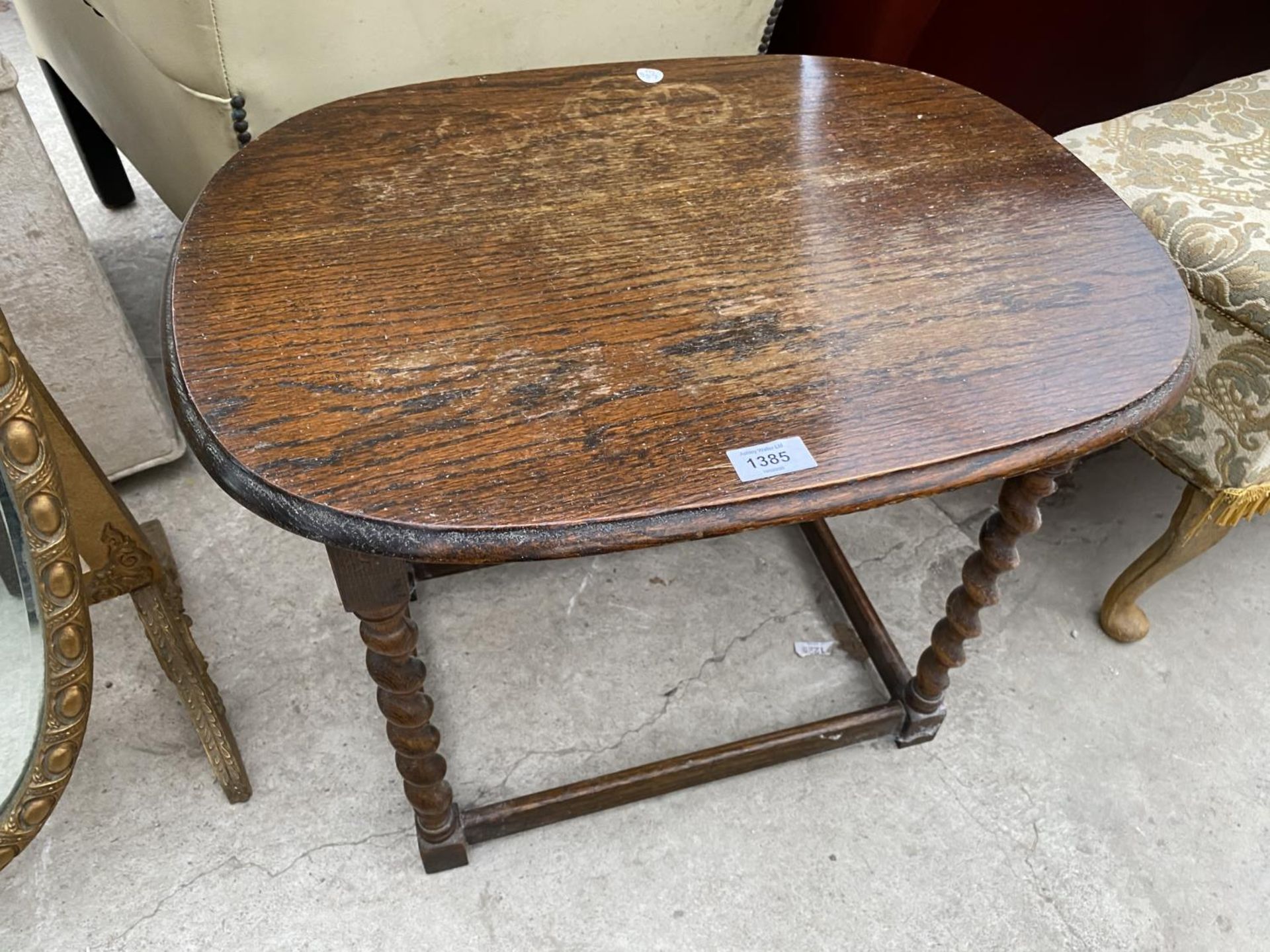 FOUR ITEMS - A SMALL OAK TABLE ON BARLEY TWIST SUPPORTS, AN UPHOLSTERED SEWING BOX ON CABRIOLE - Image 2 of 6