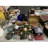 A COLLECTION OF MIXED ITEMS TO INCLUDE CERAMIC ORNAMENTS, VINTAGE BOOKS, MANICURE SET ETC