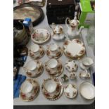 A ROYAL ALBERT OLD COUNTRY ROSES FULL TEA SET COMPRISING OF TEA POT, COFFEE POT, SIX TEA CUPS,