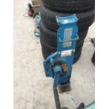 A HEAVY DUTY STEEL JACK