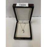 A BOXED 9CT GOLD NECKLACE WITH HEART PENDANT