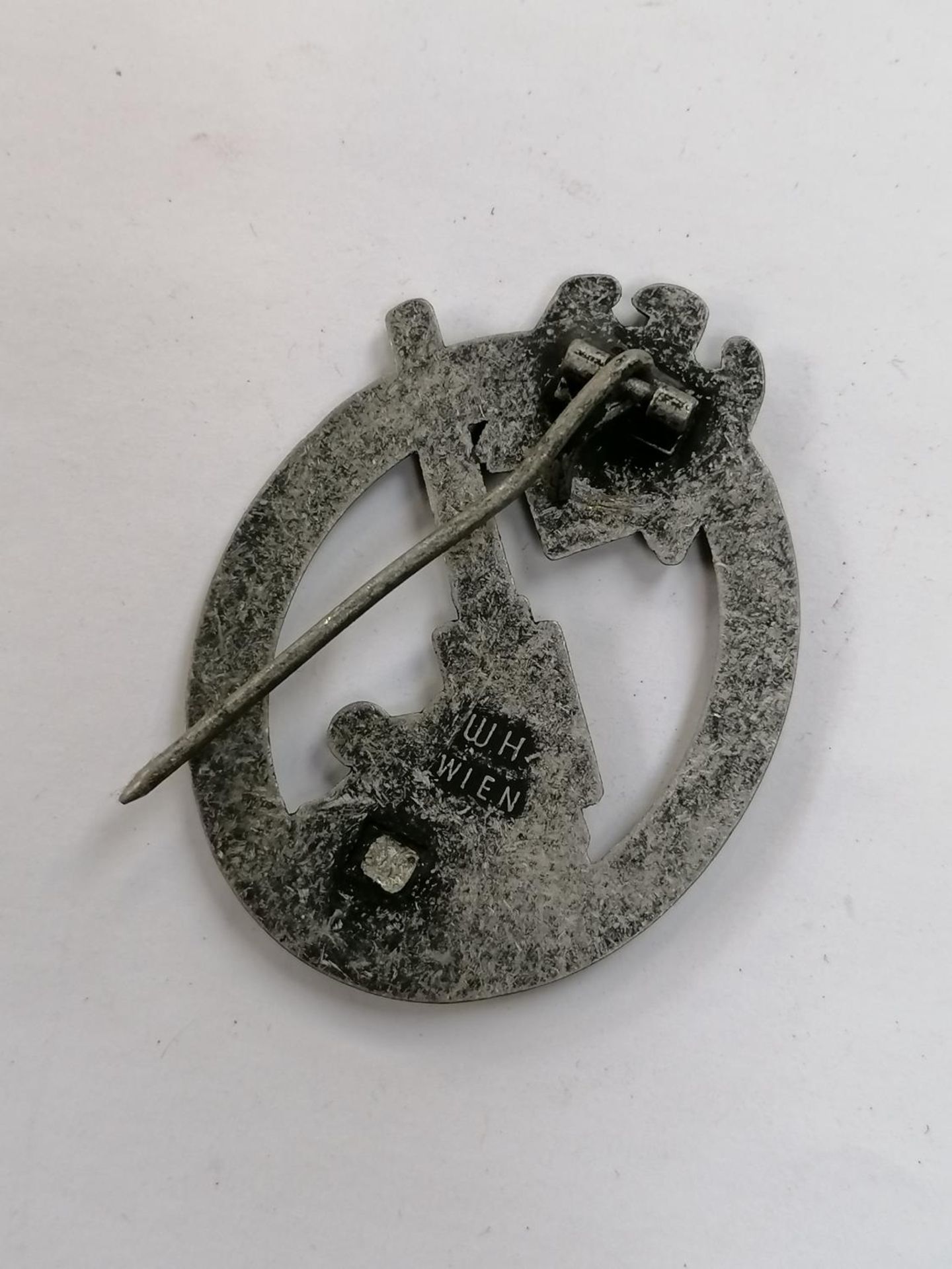 A COASTAL ARTILLERY ASSAULT BADGE - Image 2 of 2