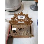 A VINTAGE BRASS ORNATE TOILET ROLL HOLDER