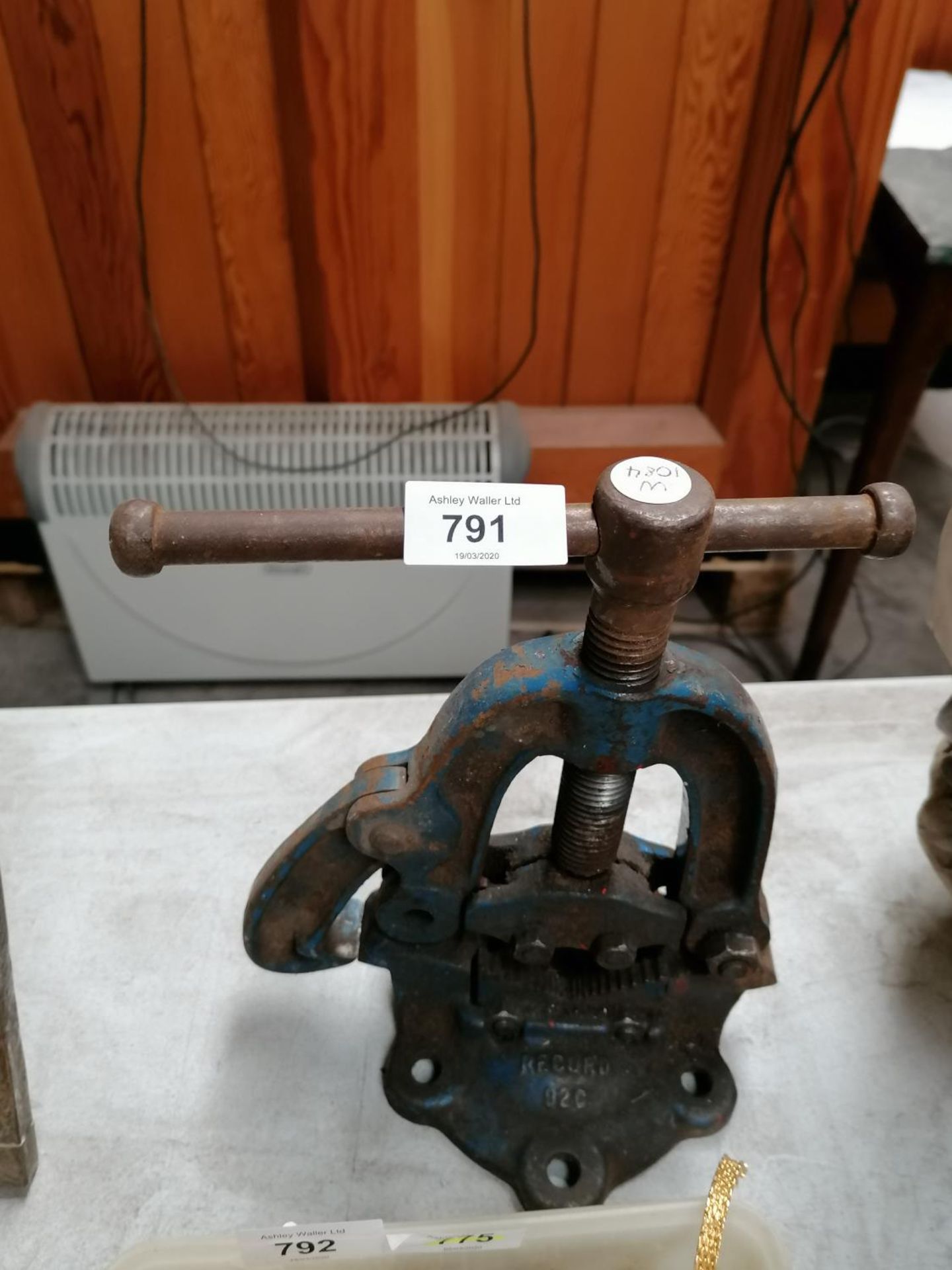 A VINTAGE RECORD 920 VICE