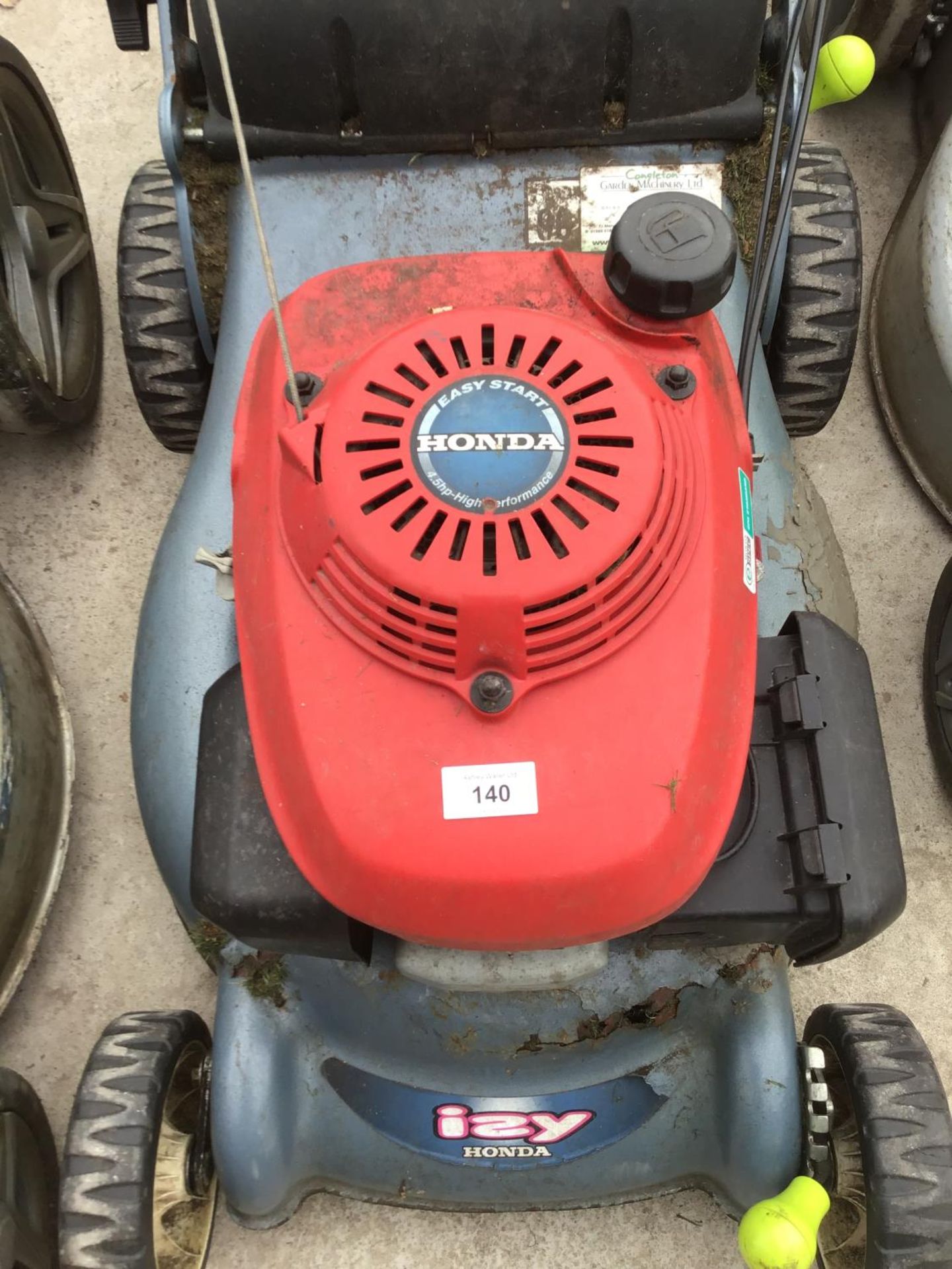 A HONDA IZY 18 INCH PETROL LAWNMOWER IN WORKING ORDER - Image 2 of 2