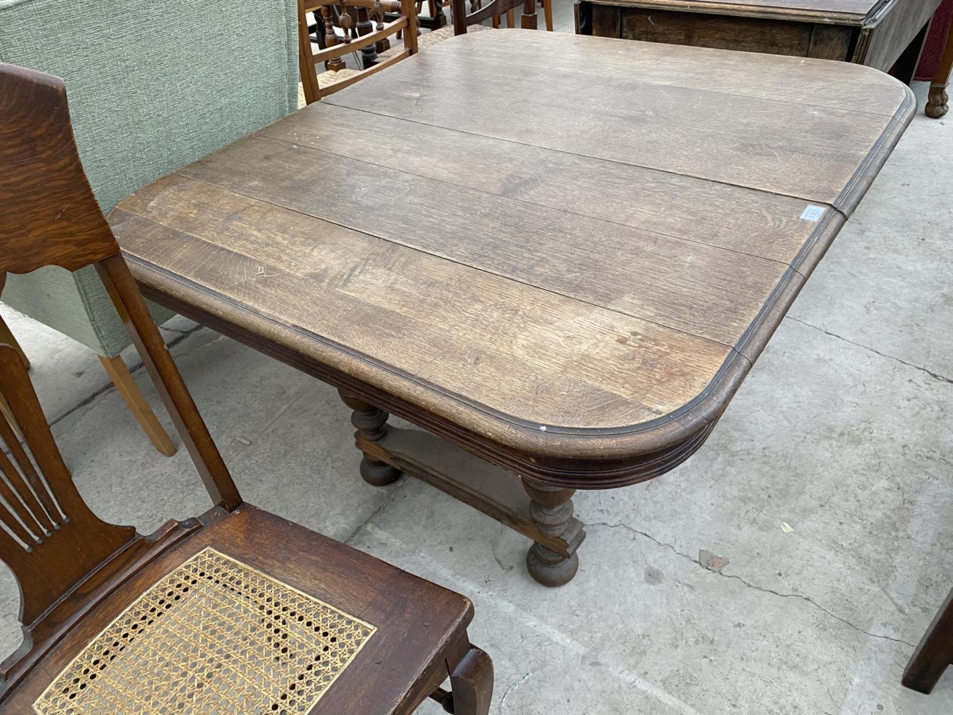 AN OAK DINING TABLE