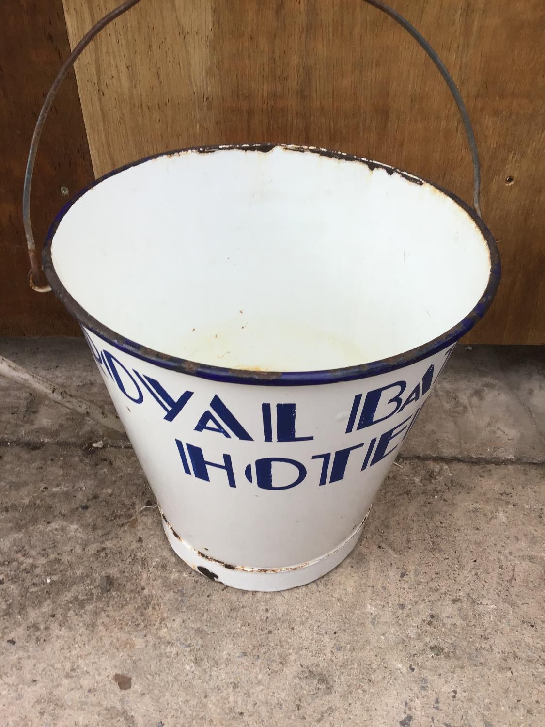 A VINTAGE 'ROYAL BATH HOTEL' WHITE AND BLUE ENAMEL BUCKET, LIDDED JUG, BOWL ON A STAND - Image 2 of 4