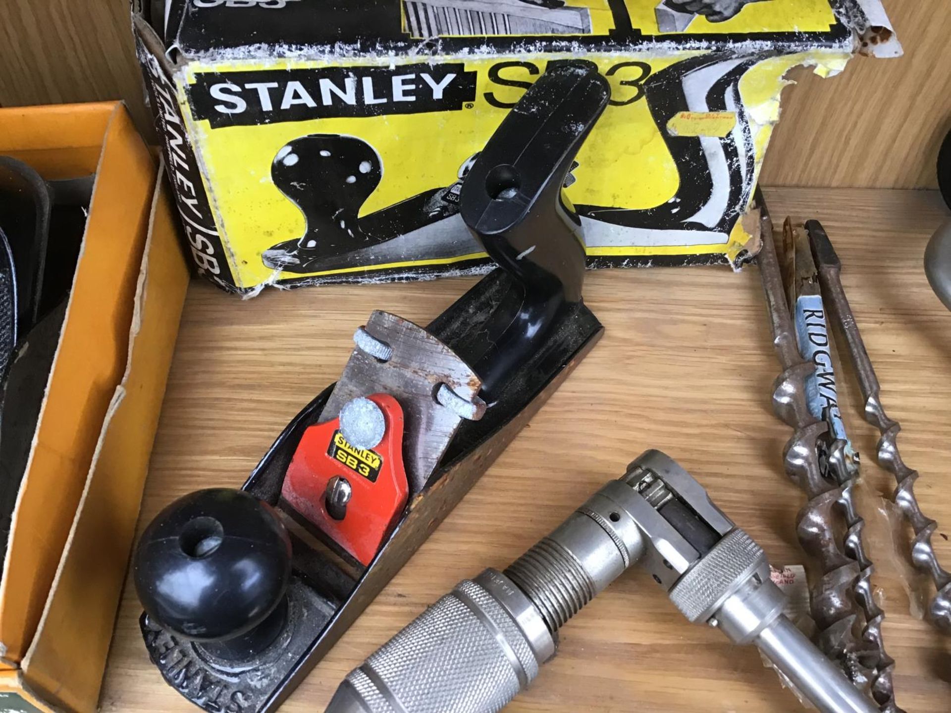 VARIOUS TOOLS TO INCLUDE A BOXED STANLEY HAND DRILL, TWO BOXED STANLEY PLANES, DRILLS ETC - Image 3 of 4