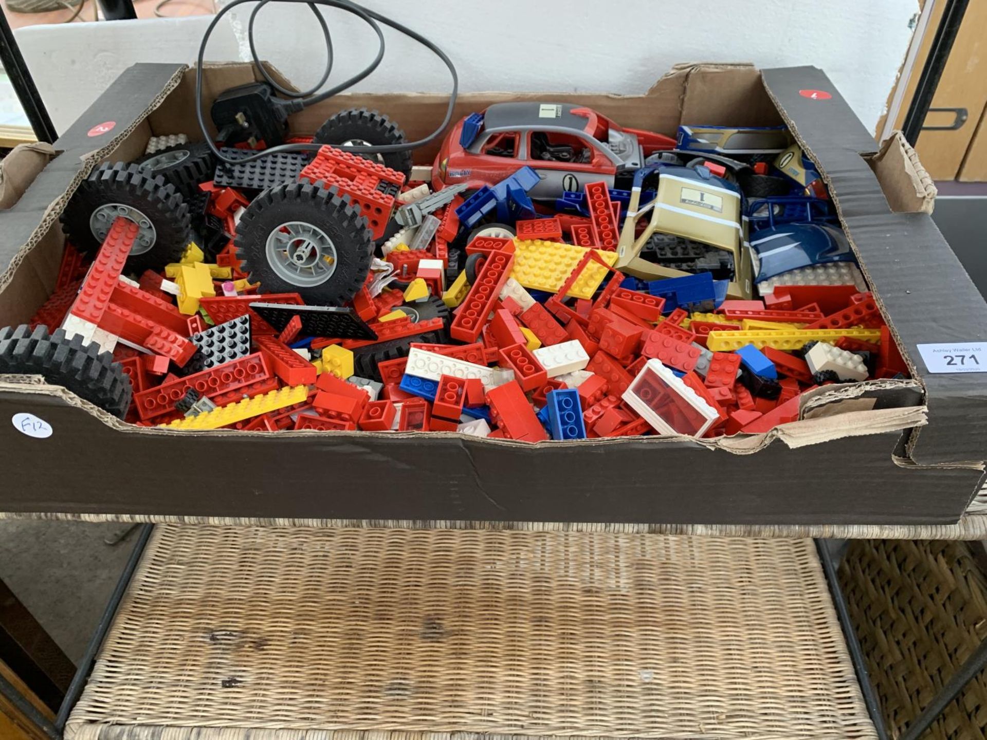 A LARGE BOX OF LEGO TO INCLUDE CAR PARTS