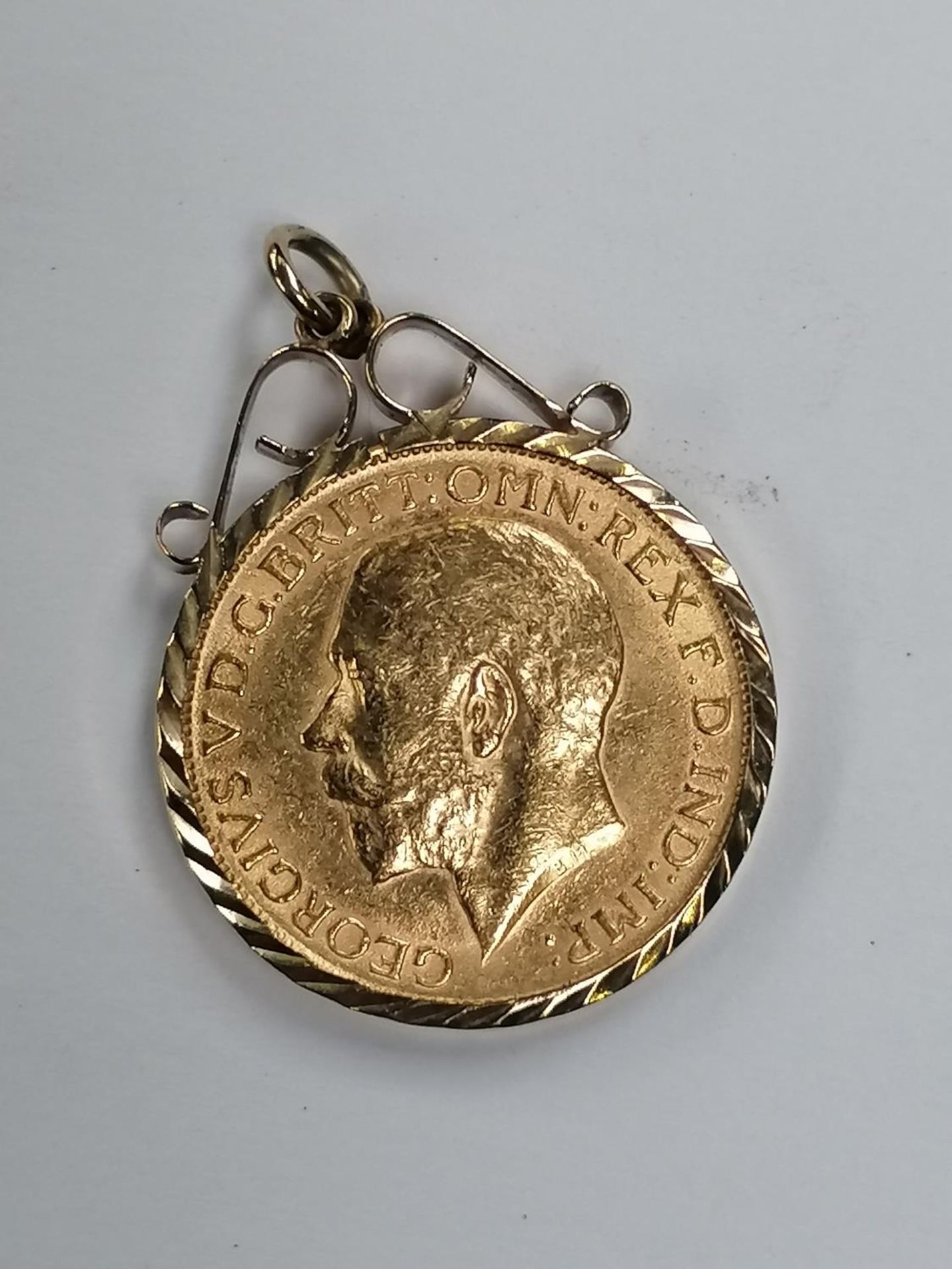 A 1911 GOLD FULL SOVEREIGN IN 9CT GOLD MOUNT, GROSS WEIGHT 9.2 G - Image 2 of 2