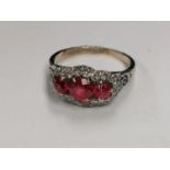 AN 18CT YELLOW GOLD DIAMOND AND RUBIES CLUSTER RING, WEIGHT 2.3 G