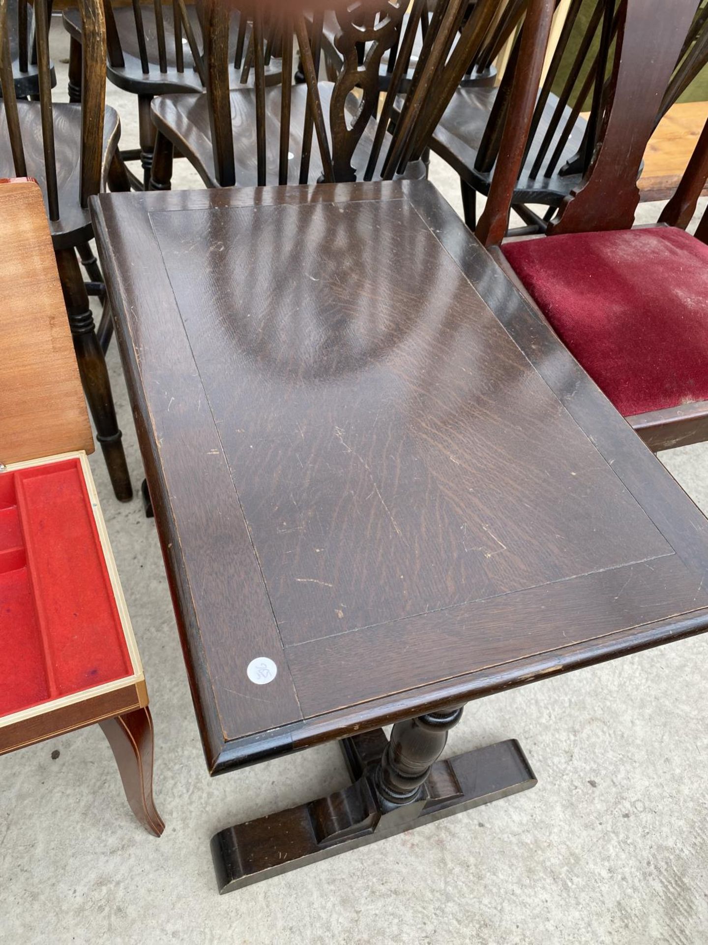 AN ITALIAN INLAID MAHOGANY SEWING TABLE WITH HINGED TOP AND A MAHOGANY COFFEE TABLE - Image 4 of 5