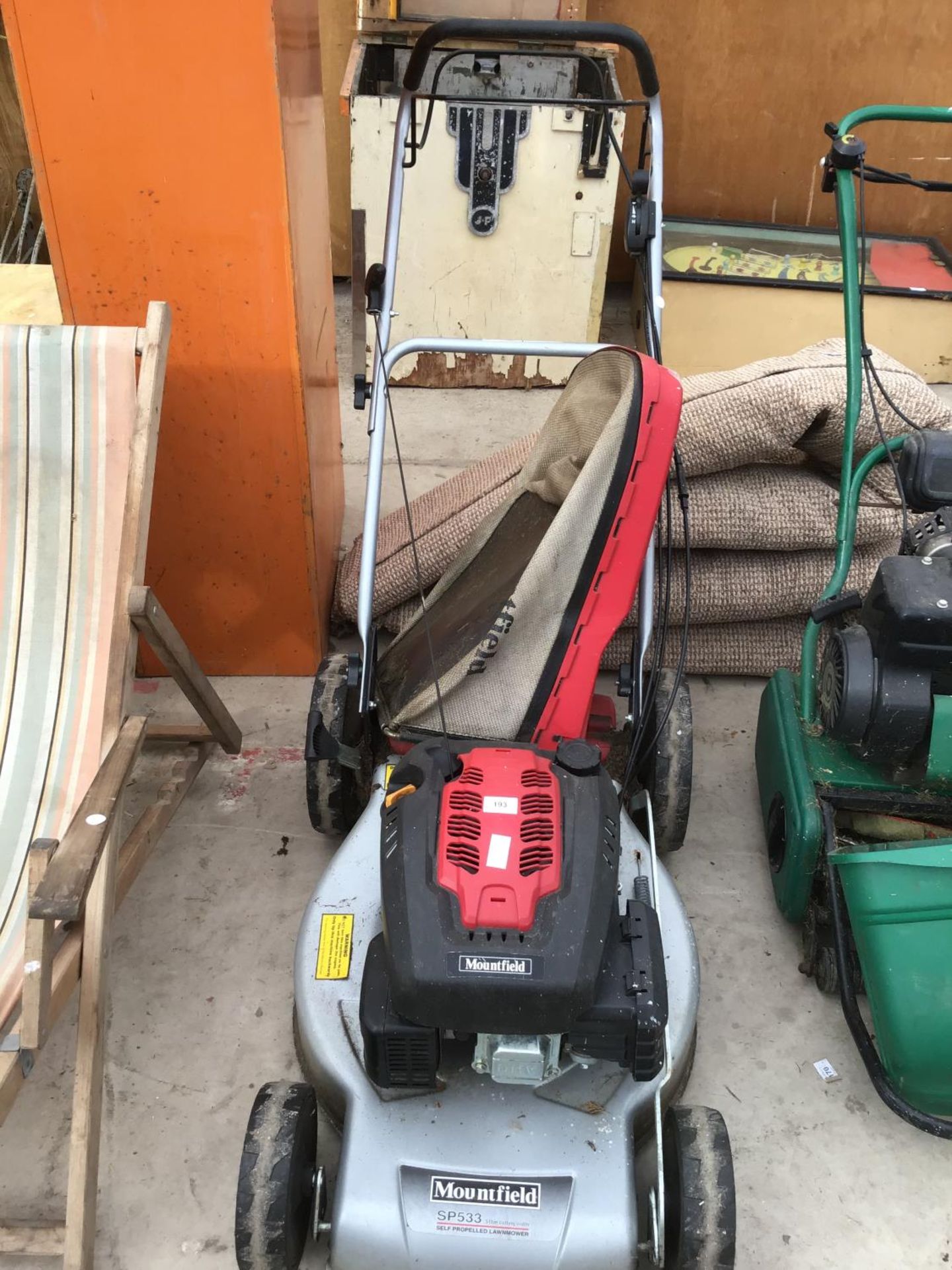 A MOUNTFIELD SP533 SELF PROPELLED PETROL MOWER