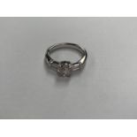 A 1.22 CARAT 18CT WHITE GOLD RING, 5 GRAMS