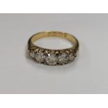 A LADIES 18CT YELLOW GOLD DIAMOND FIVE STONE RING, APPROX DIAMOND WEIGHT 1.4-1.6 CARATS, WEIGHT 4.