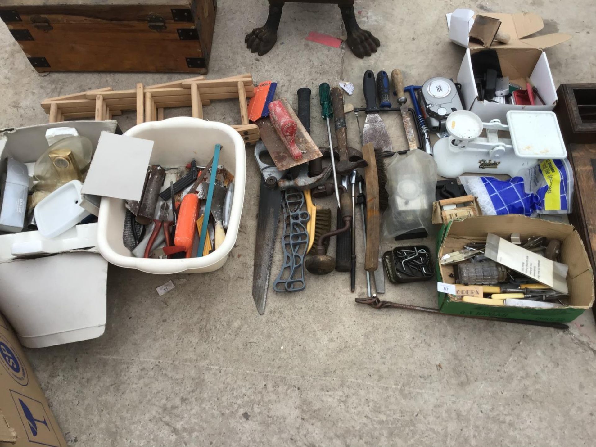 VARIOUS ITEMS TO INCLUDE TOOLS, GOLD COLOURED MIXER TAP, FOLDING WINE RACK ETC