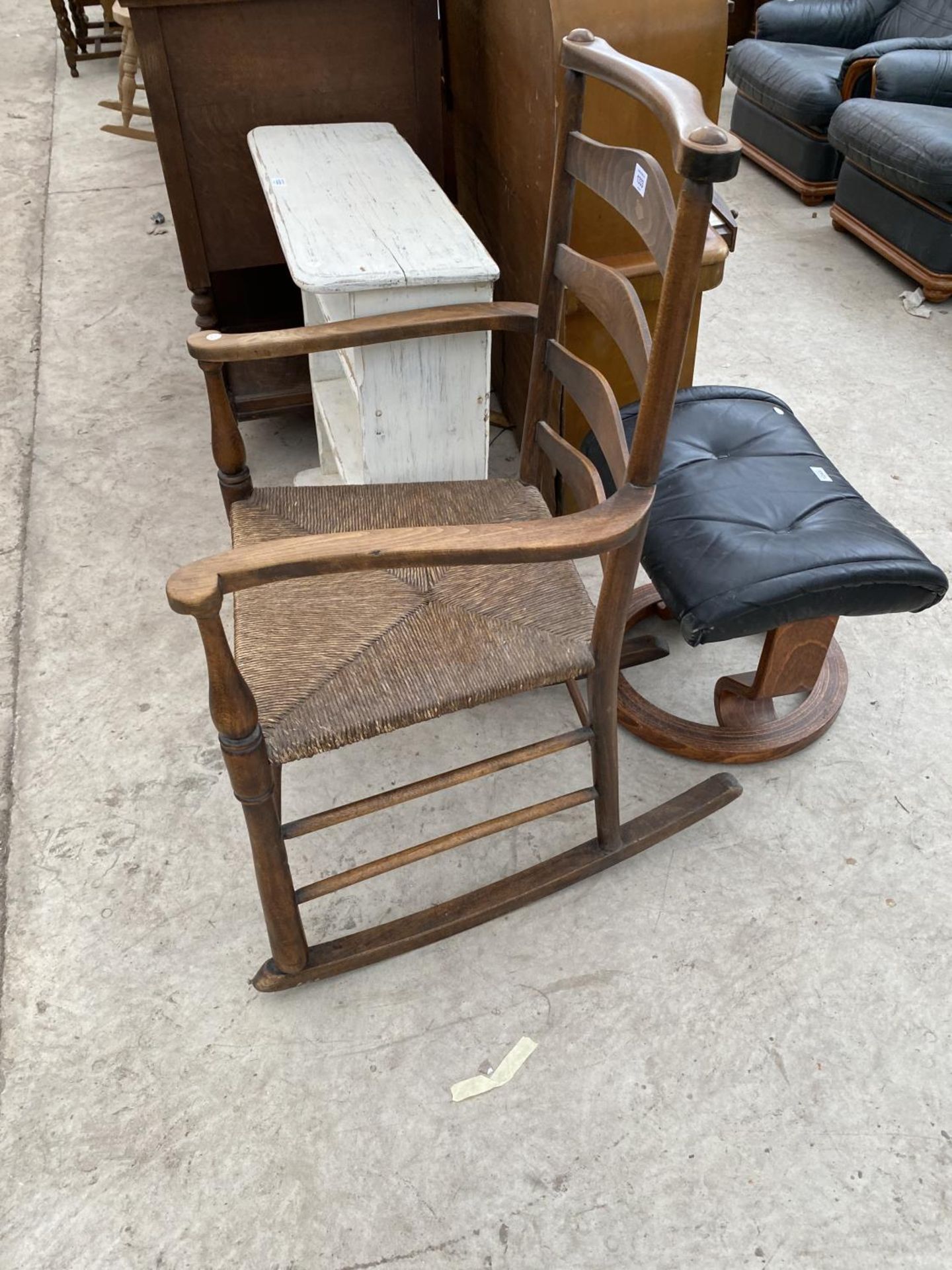 AN OAK LADDER BACK ROCKING CHAIR WITH RUSH SEAT - Image 4 of 4